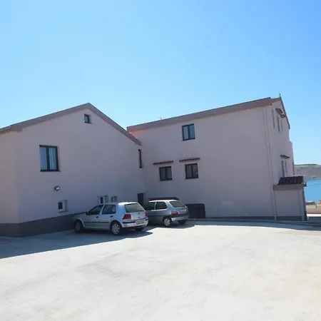 Njaco - Three Bedroom With Sea View *